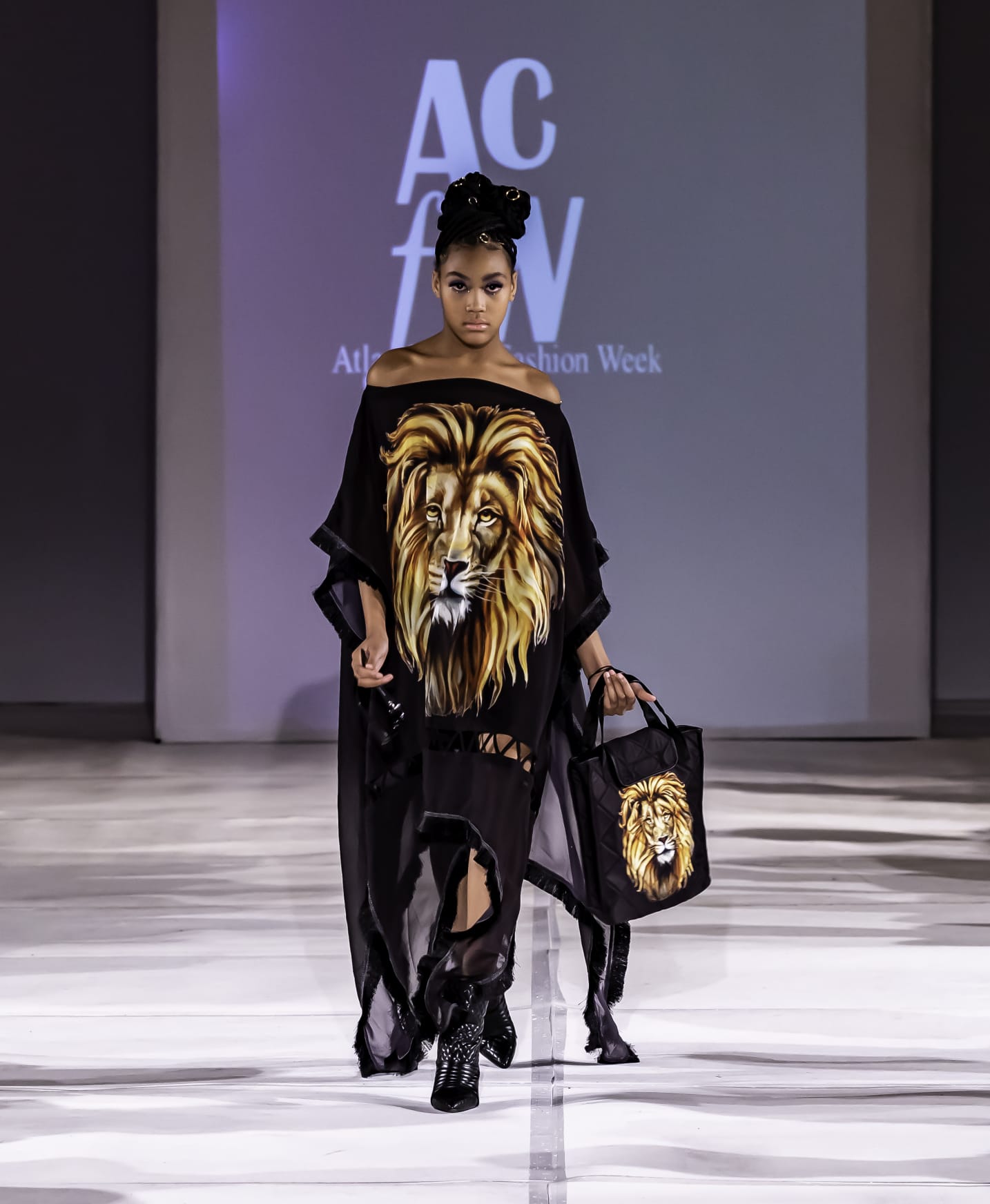 Lion Head Caftan - White & Black image 11