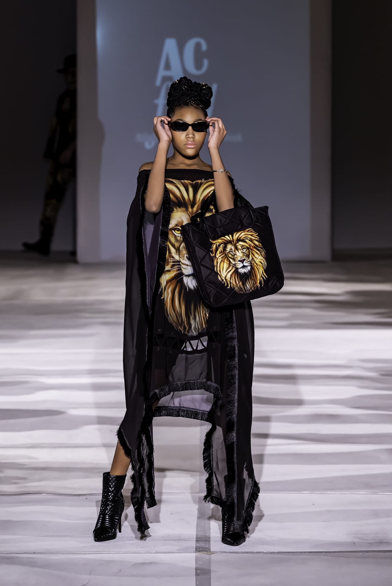 Lion Head Caftan - White & Black image 10