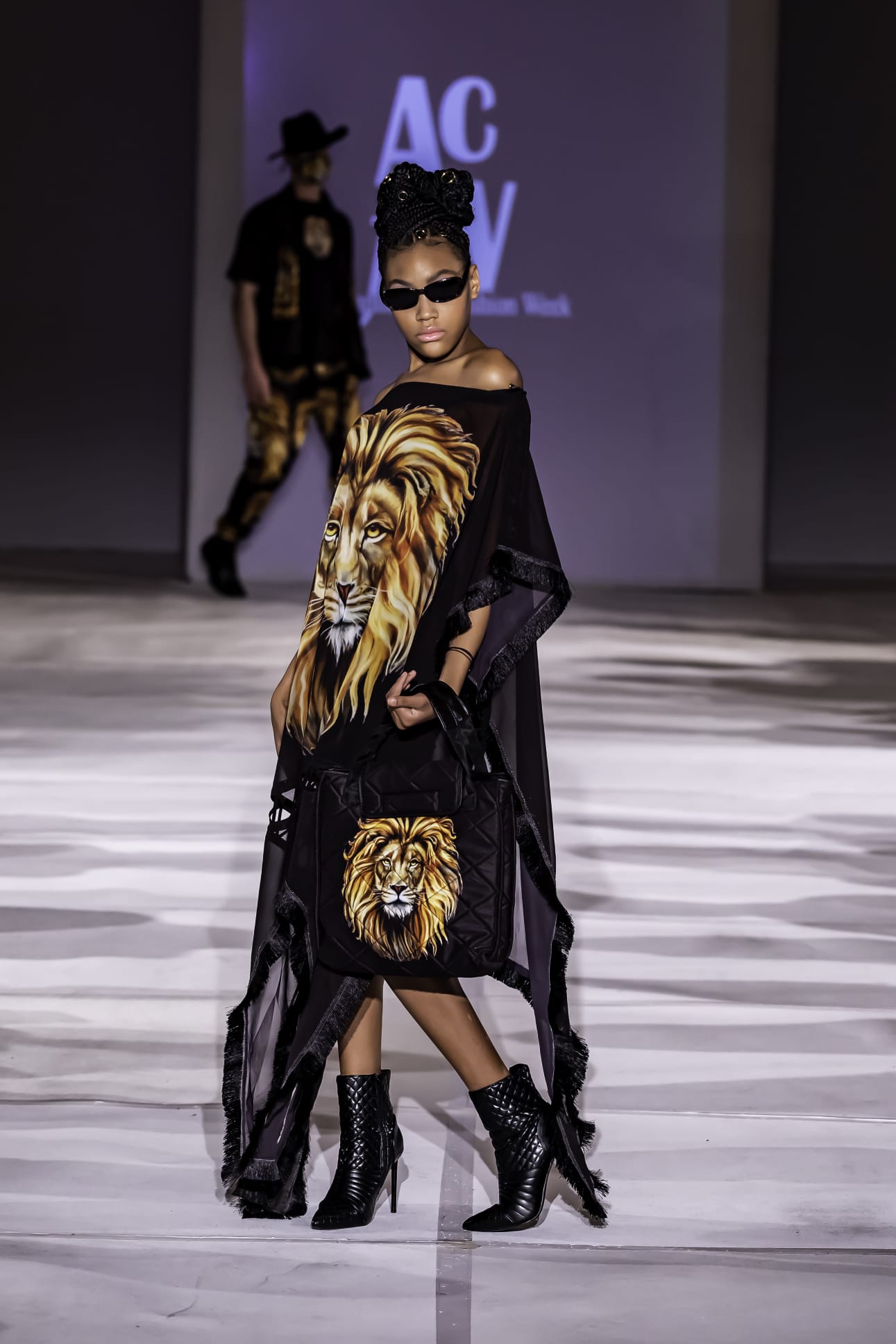 Lion Head Caftan - White & Black image 12
