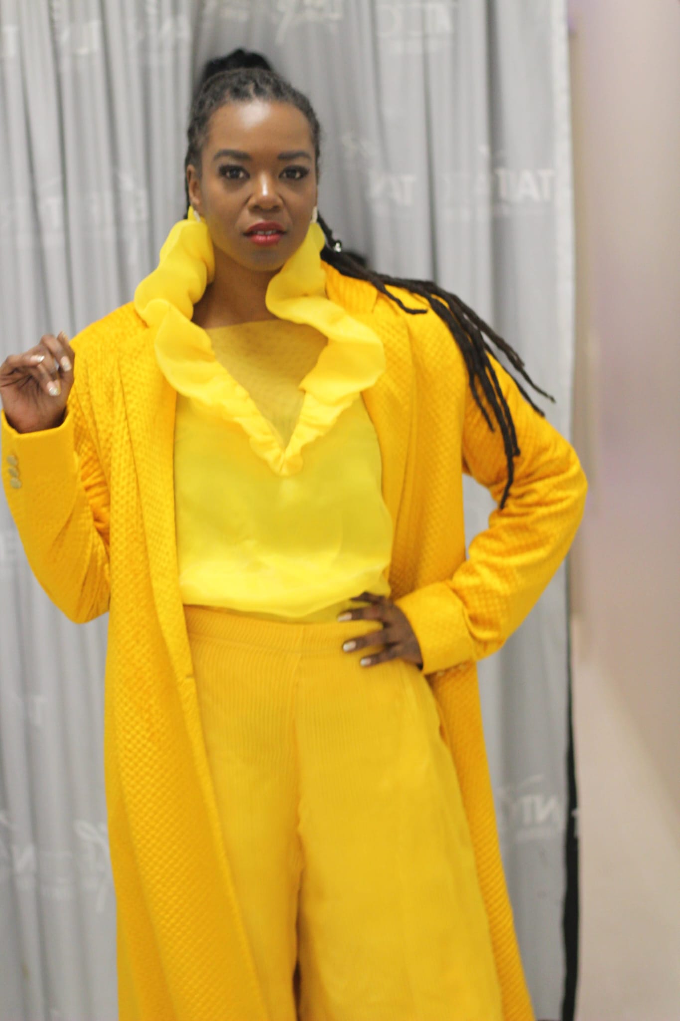 SC Yellow Trench image 3
